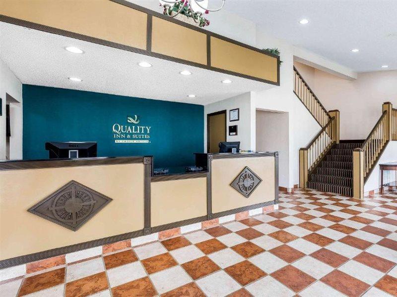 Quality Inn & Suites Bloomington University Area Экстерьер фото
