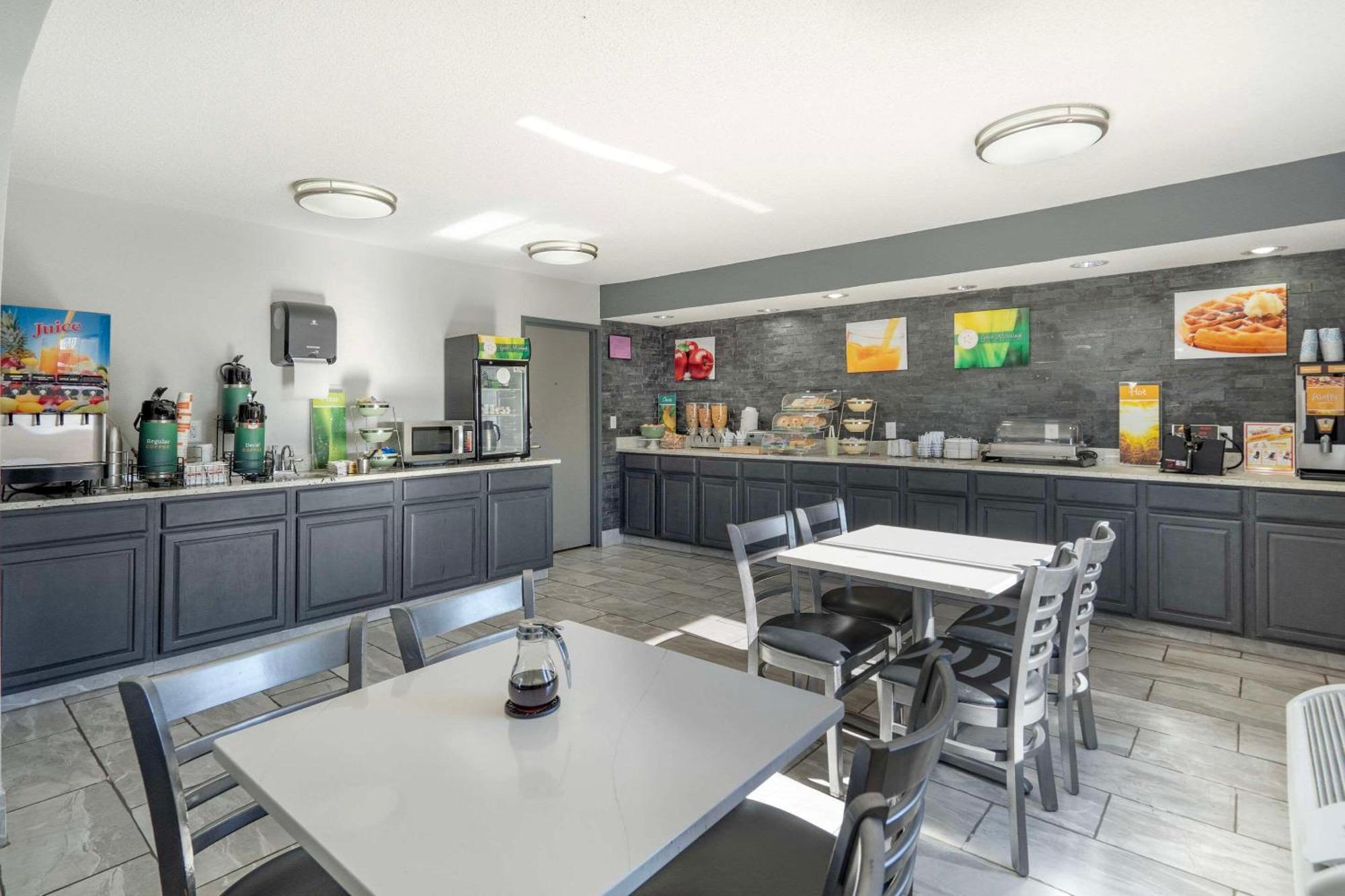 Quality Inn & Suites Bloomington University Area Экстерьер фото