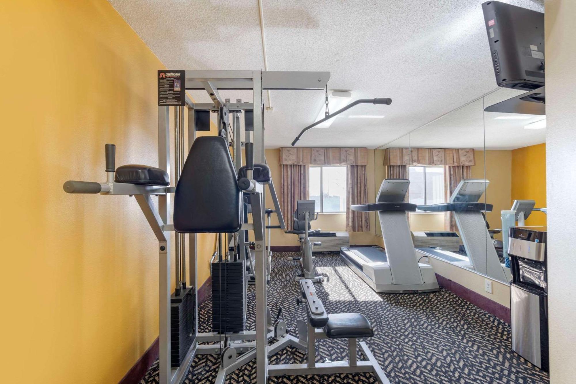 Quality Inn & Suites Bloomington University Area Экстерьер фото