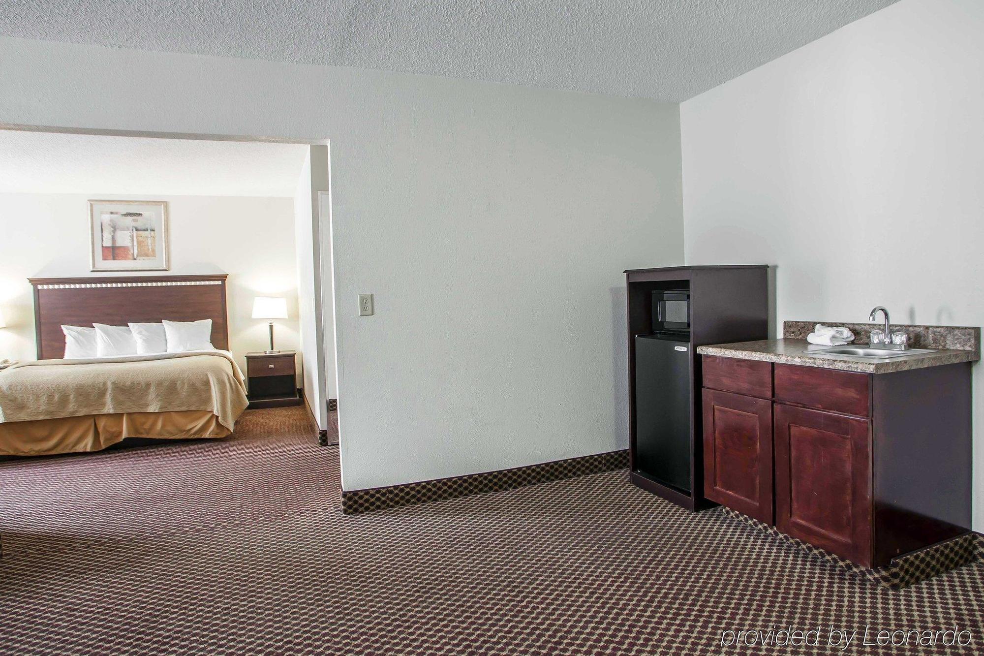 Quality Inn & Suites Bloomington University Area Экстерьер фото
