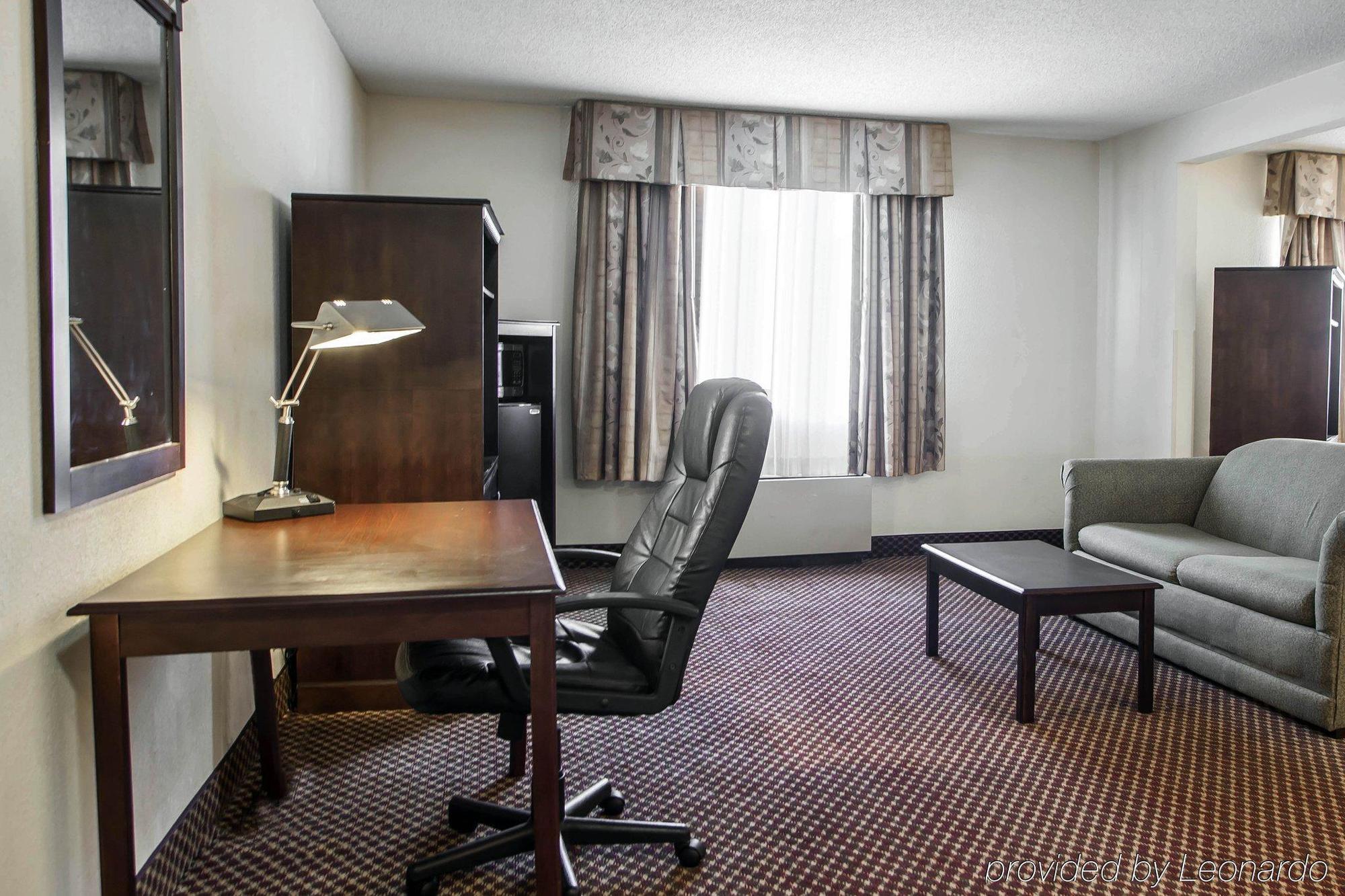 Quality Inn & Suites Bloomington University Area Экстерьер фото