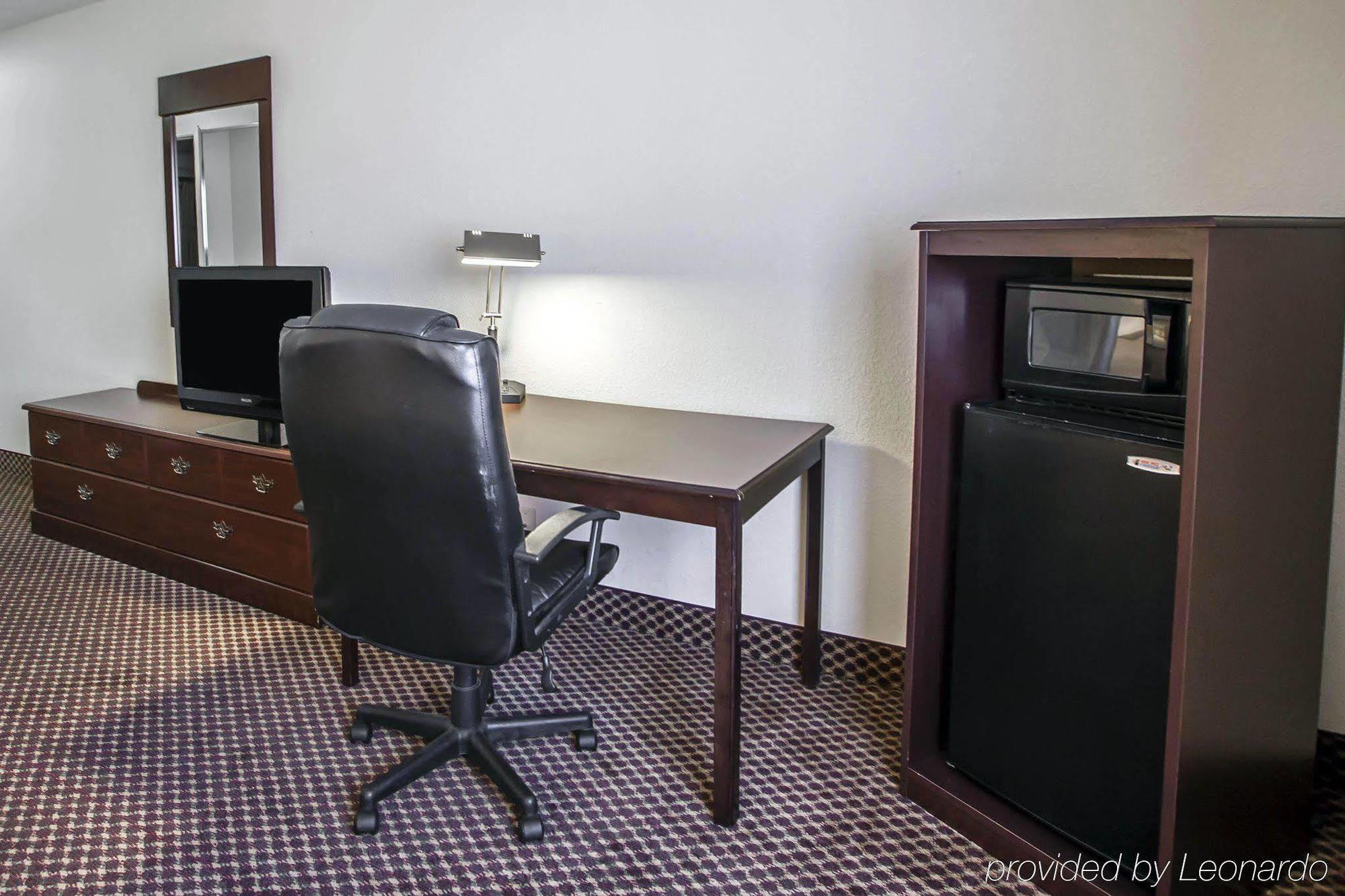Quality Inn & Suites Bloomington University Area Экстерьер фото