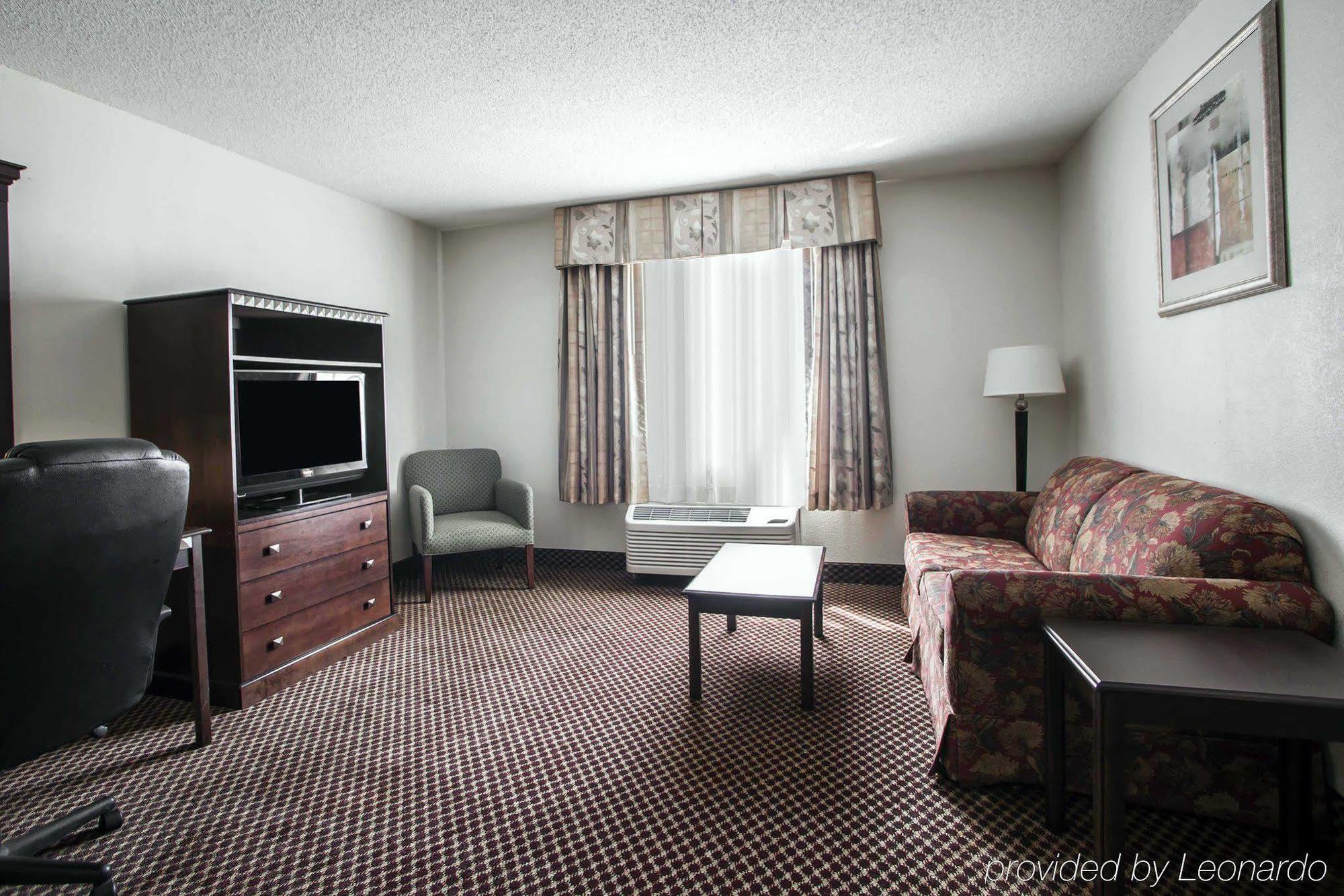 Quality Inn & Suites Bloomington University Area Экстерьер фото