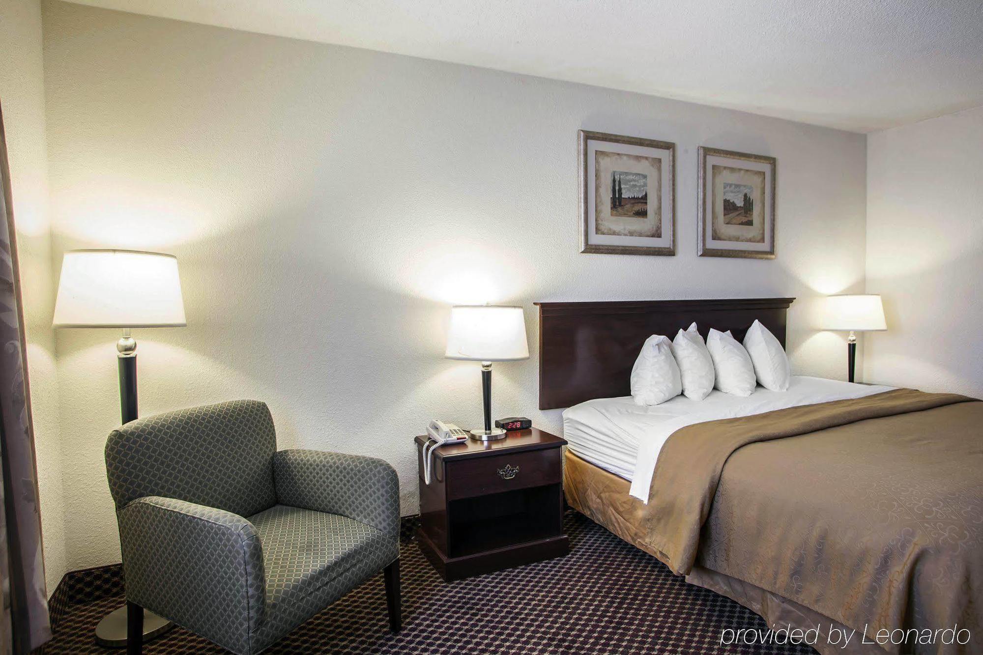 Quality Inn & Suites Bloomington University Area Экстерьер фото
