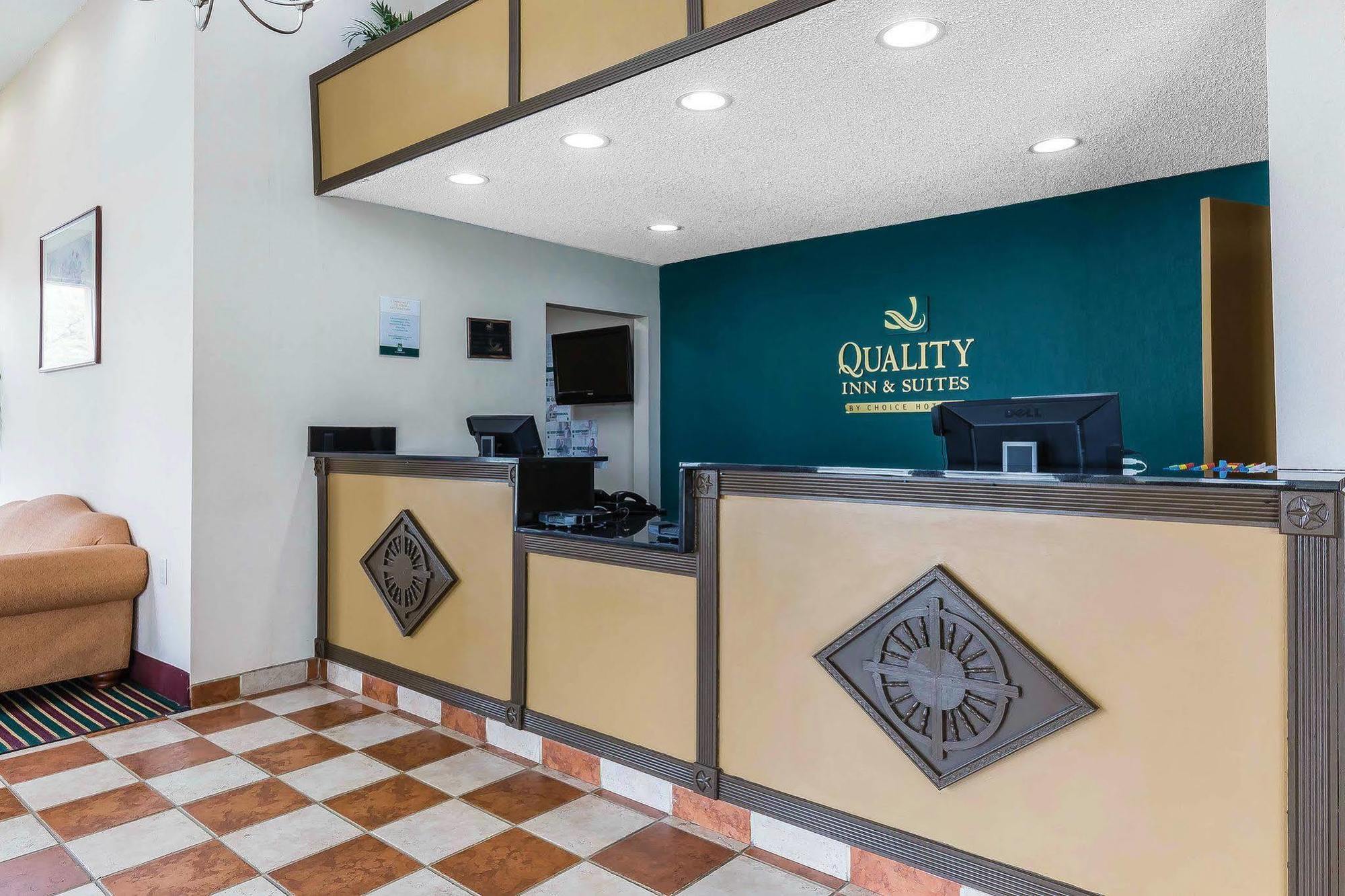 Quality Inn & Suites Bloomington University Area Экстерьер фото